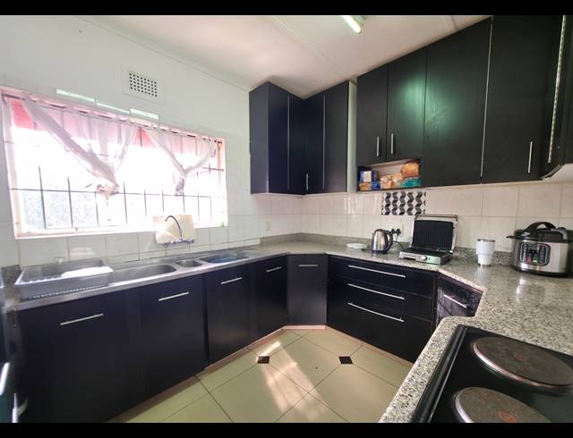 3 BEDROOM APARTMENT FOR SALE IN MORNINGSIDE